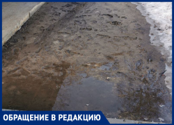 Расквашенную дорогу детсада на фоне ежемесячных родительских «пожертвований» показали в Воронеже