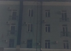 16-летний парень погиб после падения с пожарной лестницы в Воронеже 