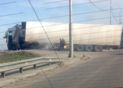 На Окружной дороге Воронежа загорелась фура