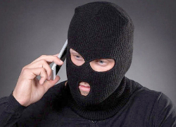 Пенсионерка лишилась полмиллиона рублей после звонка мошенника в Воронеже