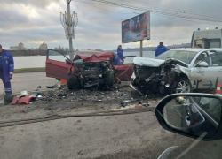 «Много «скорых»: жесткое ДТП случилось на Чернавском мосту в Воронеже