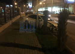 На видео попало, как Nissan снес столб и сбил ребенка в Воронеже