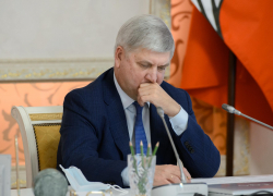 Губернатор Гусев отменил все встречи ради воронежцев из сгоревших домов