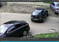 На видео попало, как белорусская автомобилистка уезжает с места ДТП в Воронеже