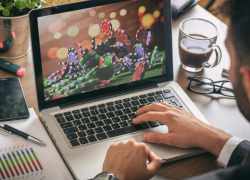 Невезучий водитель проиграл деньги воронежского бизнесмена в онлайн-казино