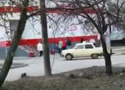 Удивительный автомобиль такси сняли на дороге в Воронеже 