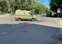 Инкассатор и маршрутчик столкнулись в центре Воронежа 