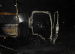 Ночью в Воронежской области полыхал грузовик