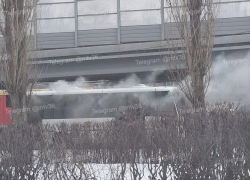 Пассажирский автобус загорелся в Воронеже этим утром 