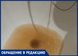 Желто-коричневая вода внезапно полилась из крана воронежца