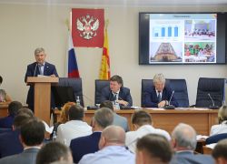 Как мэр Александр Гусев перед депутатами Воронежской гордумы речь держал