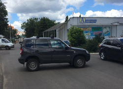 Бесстыжая парковка на всю дорогу воронежского автомобилиста попала на фото