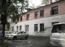 Виноватых в нечеловеческих условиях для жизни на переулке Славы найдут следователи