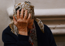 На улице в Воронеже ограбили 91-летнюю женщину