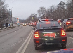 Адская пробка намертво сковала движение перед Северным мостом в Воронеже