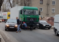 Два ДТП недалеко от виадука на 9 Января в Воронеже намертво парализовали движение