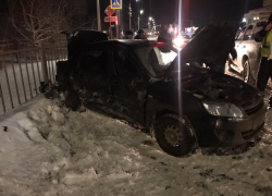 Пьяный водитель Cadillac уничтожил Lada  в ДТП на воронежской дороге 