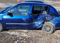 Пожилой водитель пострадал в ДТП с легковушками в Воронежской области