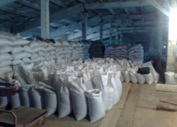 Двух воронежских рабочих в ангаре насмерть придавило мешками