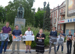 В Воронеже Алексея Мозгового поминали тридцать человек и дождь