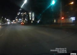 Момент ДТП с будкой припаркованной «Газели» попал на видео в Воронеже