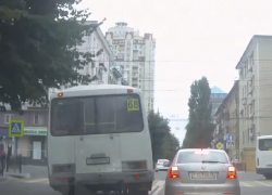 4 нарушения ПДД автобуса за 40 секунд сняли на видео в Воронеже 