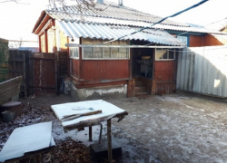 Следователи показали дом, где после драки умер мужчина в Воронежской области