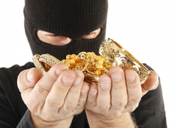 19-летний воронежец вынес из квартиры пенсионерки драгоценности на 50 тысяч рублей