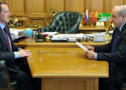 Воронежский губернатор Алексей Гордеев перестал носить обручальное кольцо