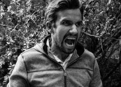 Разъяренный мужчина напал на жену и полицейского на 23 февраля в Воронеже 