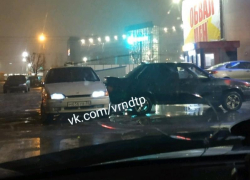 Lada без водителя устроила неловкое ДТП в Воронеже