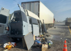 Фура и микроавтобус столкнулись на трассе М-4 «Дон»