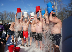 Воронежские министры облились холодной водой на проводах зимы 