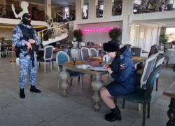 Даже после визита автоматчиков: ресторан азербайджанского предпринимателя Ярды Superbar продолжил работу в Воронеже 