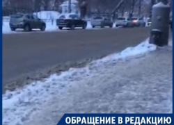 Ежедневное преодоление скользкого препятствия в центре Воронежа сняли на видео  