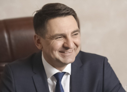 Воронежский губернатор вручил награду депутату Андрею Маркову