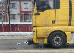 Мужчина, которого сбила фура в Северном микрорайоне Воронежа, скончался в больнице