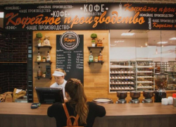Свежий, ароматный, доступный: в центре города жарят кофе прямо на глазах у воронежцев