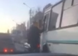 Драка воронежца с маршрутчиком на Крестах попала на видео