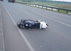 В Воронежской области мотоциклист перевернулся на трассе и погиб на месте 