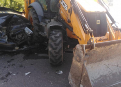 Опубликованы фото с места смертельного ДТП с погрузчиком в Воронежской области 
