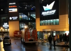 «Сердце в пятки ушло, когда с детьми бежали»: 4 торговых центра экстренно эвакуировали в Воронеже за вечер