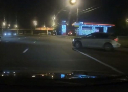 Момент чудесного ухода от ДТП попал на видео в Воронеже