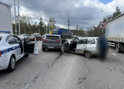 Два человека попали в больницу после массового ДТП на 9 Января в Воронеже
