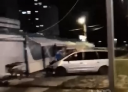 В ночном ДТП воронежец снес столб и протаранил иномарку 