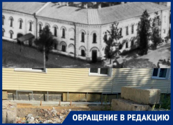 Двор здания XIX века в центре Воронежа завален мусором и трупами крыс