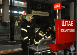 Тушение горящей парковки отработали спасатели в торговом центре Воронежа