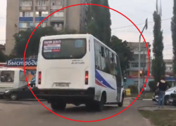 Наглый маршрутчик, рассекающий по тротуару в Воронеже, попал на видео