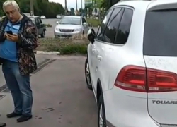 Воронежского единороса обвинили в нападении на машину с иностранными номерами