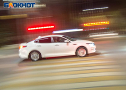 Пассажир напугал таксиста и украл его машину в Воронеже 